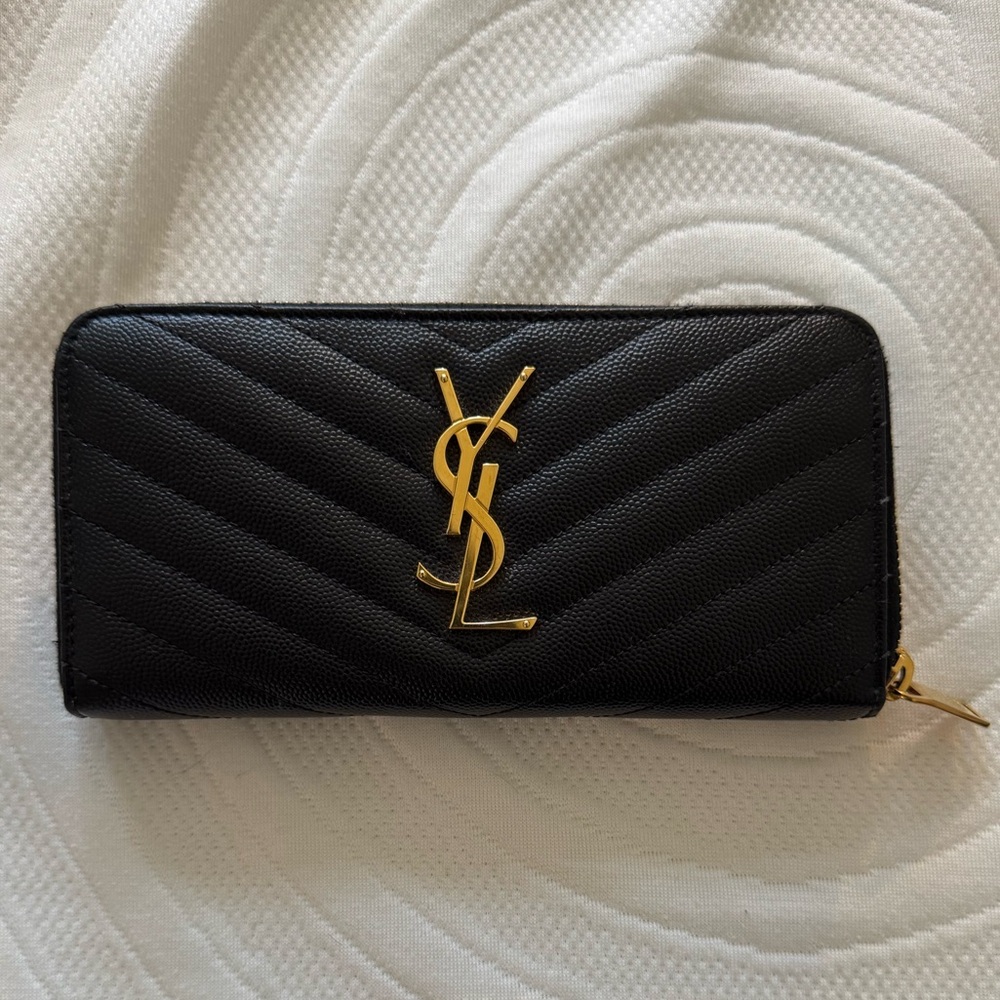 YSL Yves Saint Laurent Black Gold Wallet CASSANDRE MATELASSÉ